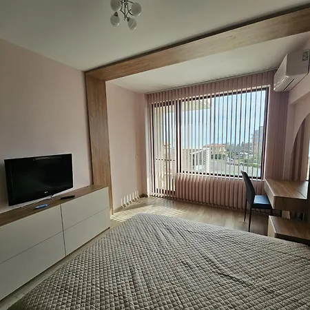 Апартамент Europroperties Skyline *