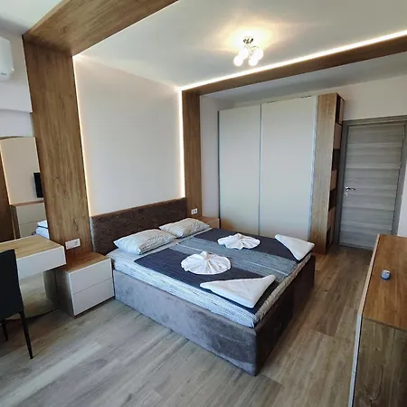 Europroperties Skyline Апартамент